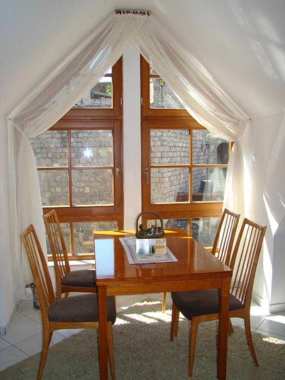 Burg Katzenstein Hotel Katzenstein  Kamer foto