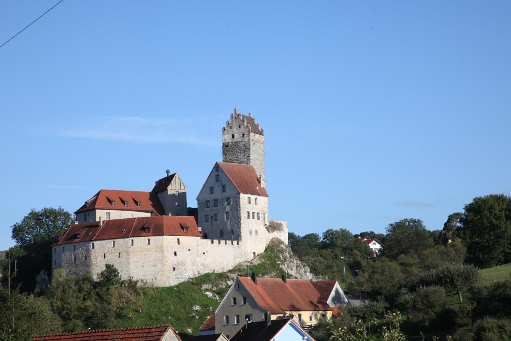 Burg Katzenstein Hotel Katzenstein  Buitenkant foto