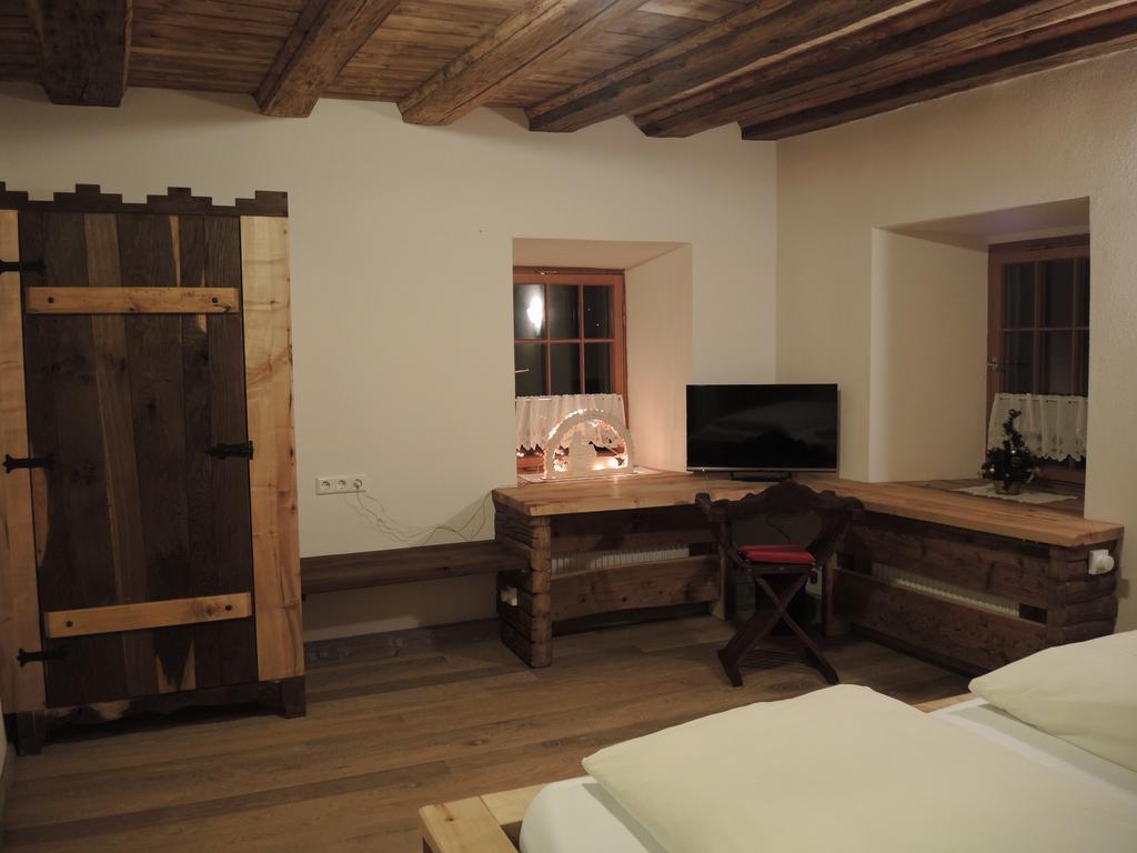 Burg Katzenstein Hotel Katzenstein  Buitenkant foto