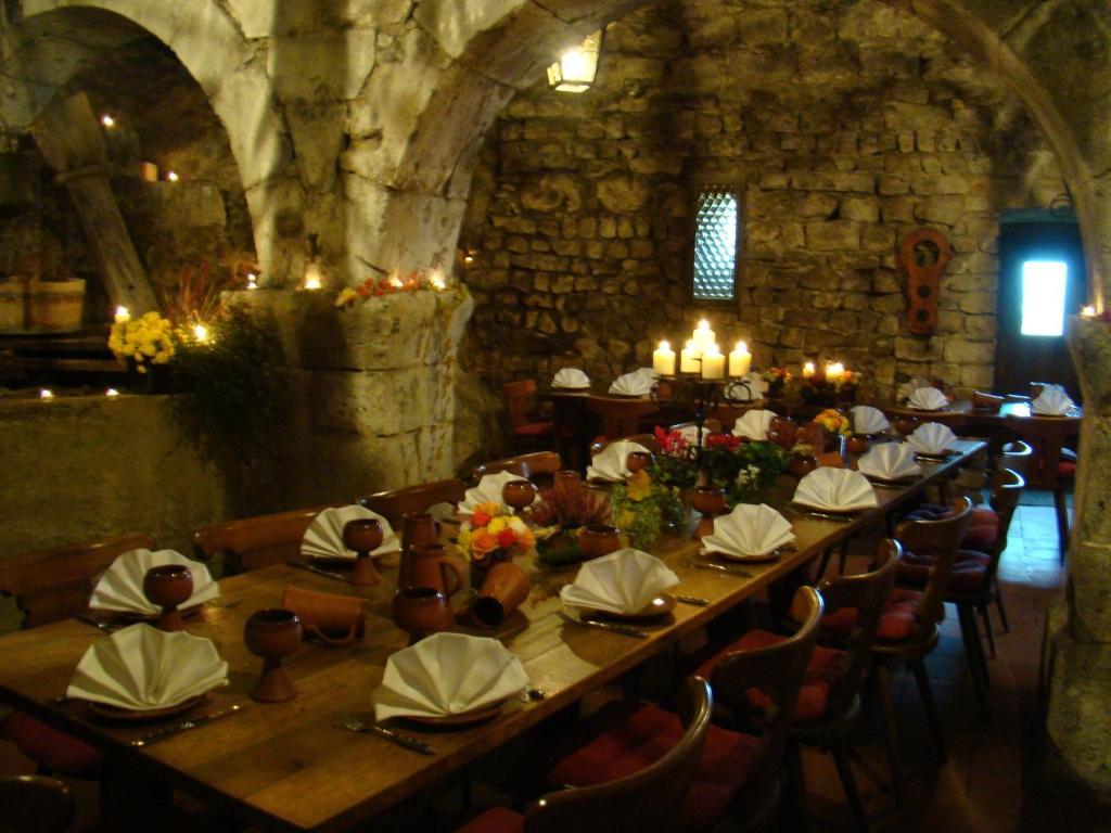 Burg Katzenstein Hotel Katzenstein  Buitenkant foto